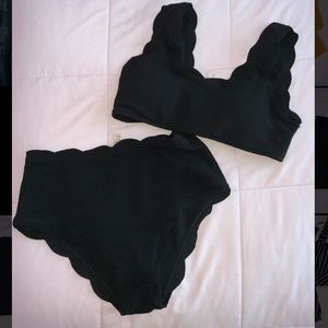 Black ruffled 2 piece